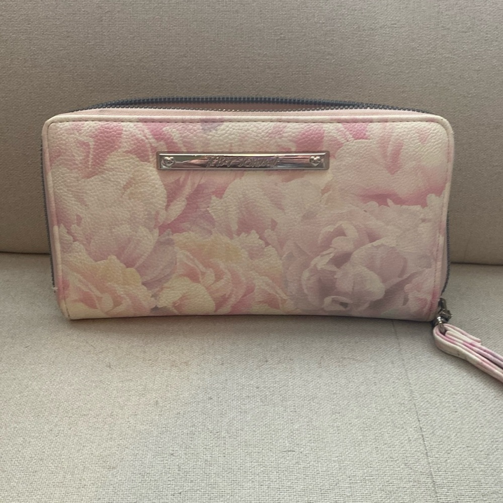 Betsy Johnson cute wristlet / wallet